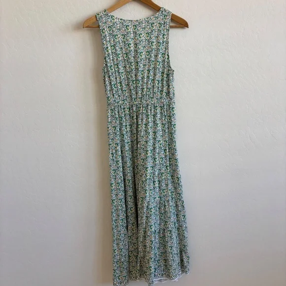 Max Studio midi dress in the floral print, Size M, 100% rayon fabric. - Picture 3 of 10